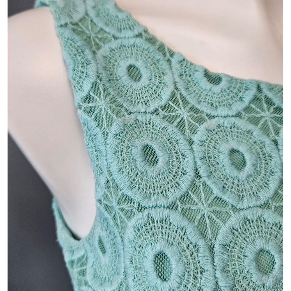 Banana Republic Teal Sleeveless Eyelet Lace Scoop neck Top sz Small - Picture 2 of 6